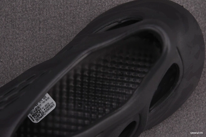 Foam Adidas RNNR Onyx Yeezy HP8739 0823